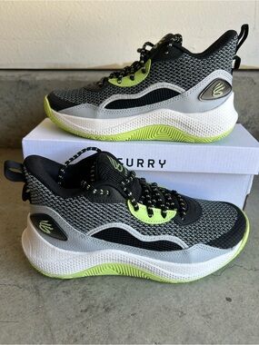 Under Armour Curry 3Z 24 sneakers Kids Size 5 Shoes Nwt